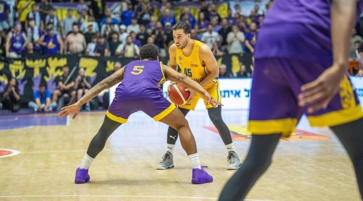 תמיר בלאט מתכנן את המהלך הבא (רועי כפיר) תמיר בלאט מתכנן את המהלך הבא