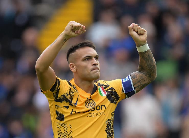 מרטינס חוגג צמד מנצח (צילום: REUTERS/Daniele Mascolo) לאוטרו מרטינס