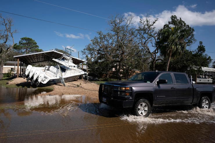 צילום: Sean Rayford / GETTY IMAGES NORTH AMERICA / AFP נזקי סופה הוריקן הלין פלורידה ארה"ב