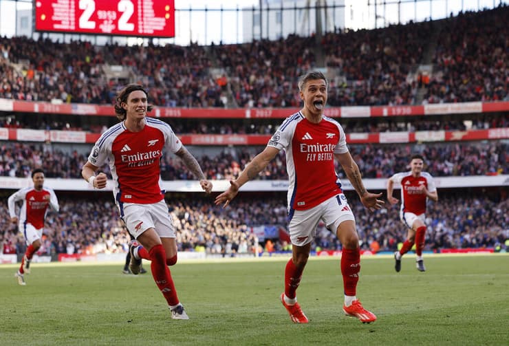 טרוסאר שובר שוויון בתוספת הזמן (צילום: Reuters/Andrew Couldridge) לאנדרו טרוסאר