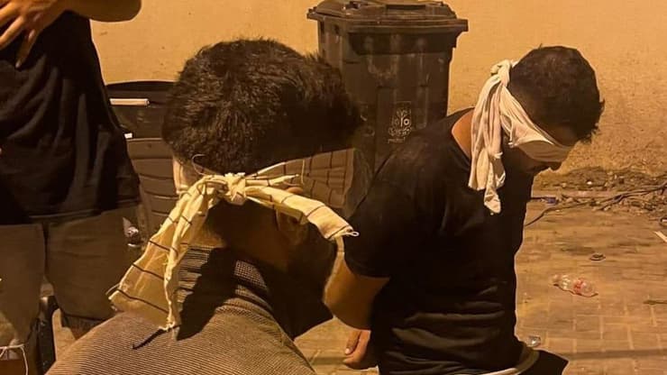 שניים מהחשודים שנעצרו (דוברות המשטרה) החשודים במעורבות ברצח שנעצרו ברמלה