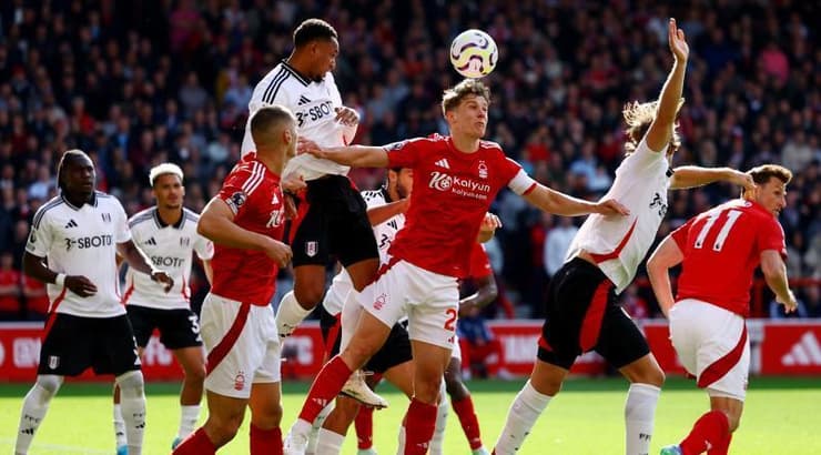 ראיין ייטס מרחיק בנגיחה