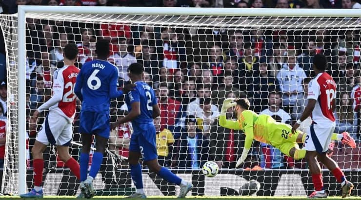 השער של ג'יימס ג'סטין