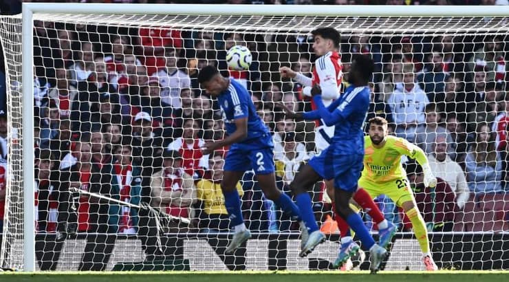 ג'יימס ג'סטין נוגח