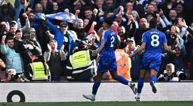 ג'יימס ג'סטין חוגג