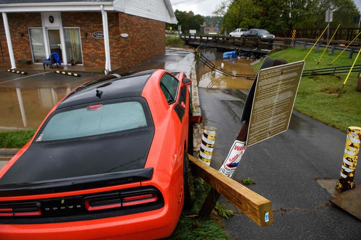 צילום: Melissa Sue Gerrits / GETTY IMAGES NORTH AMERICA / AFP נזקי סופה הוריקן הלין צפון קרוליינה ארה"ב