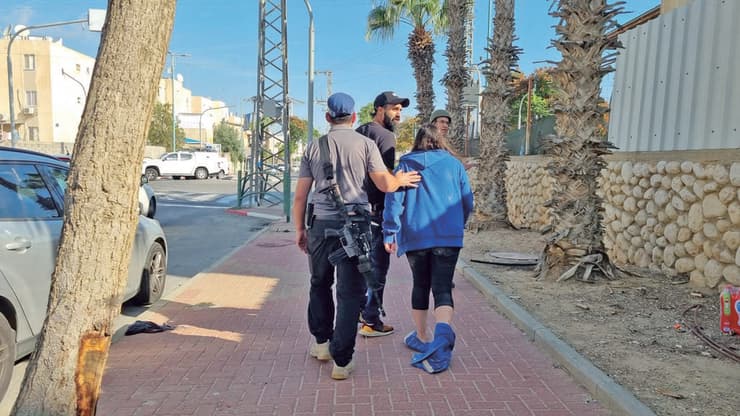 גורי ב־ 7 באוקטובר, כשרגלה פצועה | צילום: אילנה קוריאל 