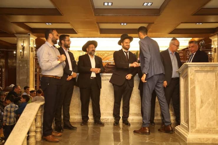 הטקס בבית הכנסת