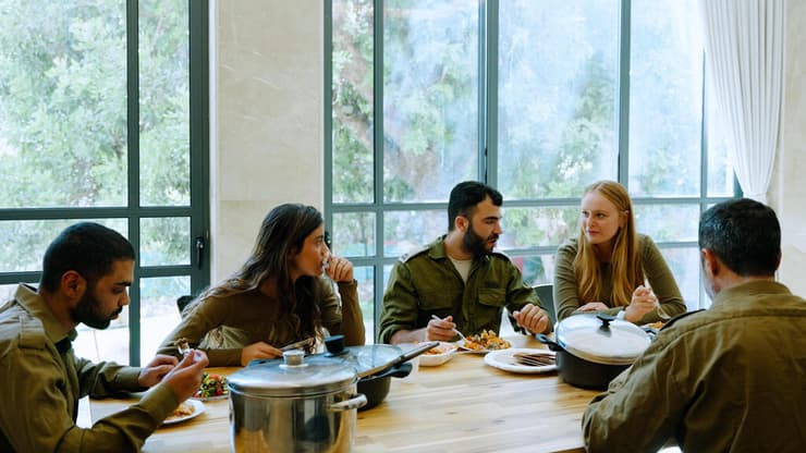 בתקופת החגים, הצורך בתמיכה עולה. חיילים בודדים במרכז ע"ש מייקל לוין