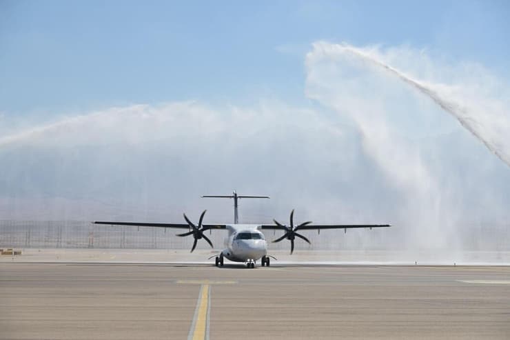 מטוס אייר חיפה מתקבל בטקס הסלנה חגיגי בנמל רמון