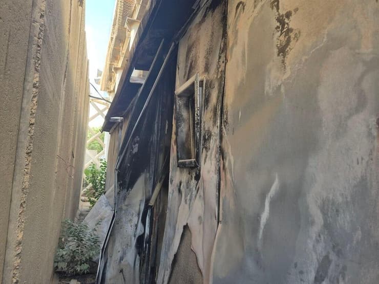 חלון דומה לזה שממנו יצאה מאיה דסיאטניק