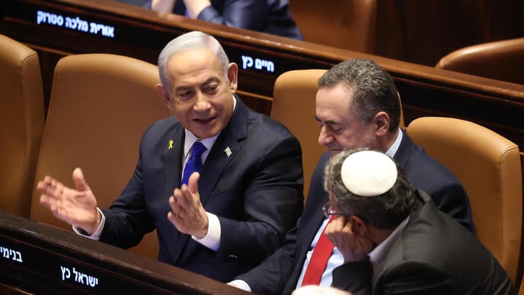 מליאת הכנסת לאחר מינויו של גדעון סער לתפקיד שר וצירוף סיעת הימין הממלכתי לממשלה