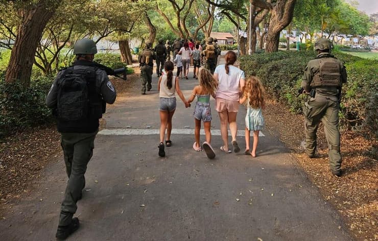 הפינוי מניר עוז