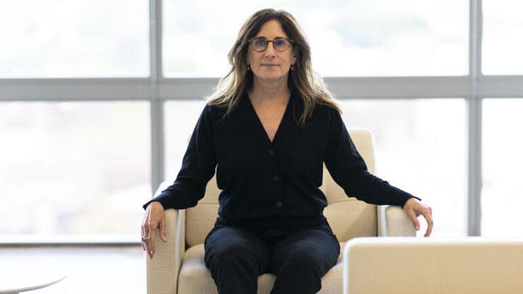 ניקול הולופסנר