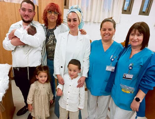 ברית המילה של אלקנה פרץ, בנם של שניר ומשה פרץ, פג שנולד בבית החולים לגליל