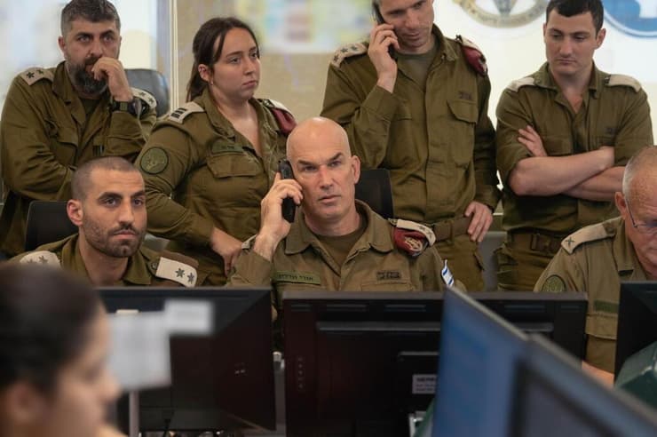 הערכת המצב של גורדין ומפקד אוגדה 98 (צילום: דובר צה"ל) הערכת מצב של מפקד פיקוד הצפון ומפקד אוגדה 98