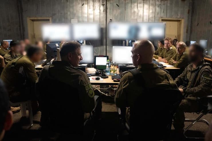 צילום: דובר צה"ל הערכת מצב של מפקד פיקוד הצפון ומפקד אוגדה 98