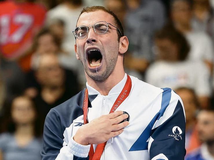 עמי דדאון על הפודיום בפריז