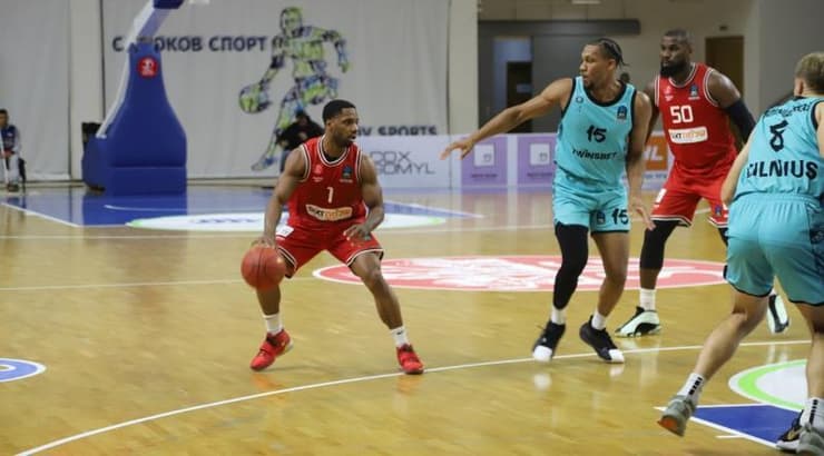 ג'ו רגלנד עם הכדור (הפועל "שלמה" ת"א) ג'ו רגלנד עם הכדור