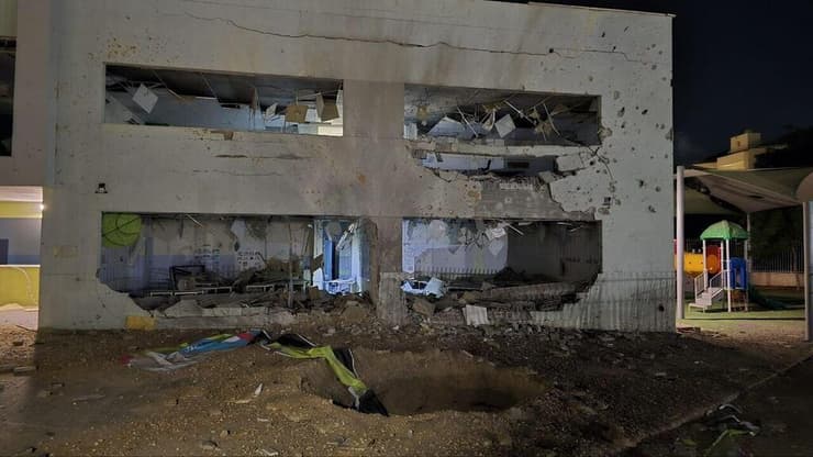  נפילה ישירה בבית ספר שלהבות חב"ד בגדרה
