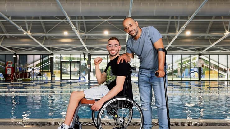 ישראל בן שטרית (מימין) ועמי דדאון בבית הלוחם