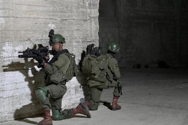כוחות צה״ל ושב"כ ממפים את בתיהם של שני המחבלים שביצעו את הפיגוע ביפו: הלוחמים עצרו מספר חשודים המעורבים בסיוע לביצוע הפיגוע (צילום: דובר צה"ל) כוחות צה״ל ושב"כ מיפו הלילה את בתיהם של שני המחבלים שביצעו את הפיגוע ביפו אמש: הלוחמים עצרו מספר חשודים המעורבים בסיוע לביצוע הפיגוע