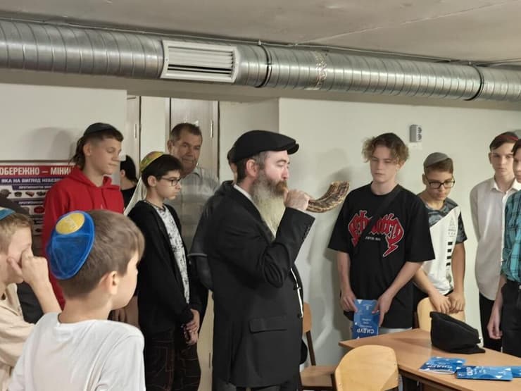 תוקעים בשופר בזמן אזעקה בקייב בחודש שעבר