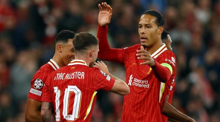 שחקני ליברפול חוגגים עם אלכסיס מק אליסטר