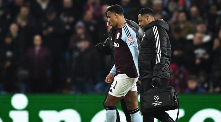 ג'ייקוב ראמזי יורד מכר הדשא עם פציעה