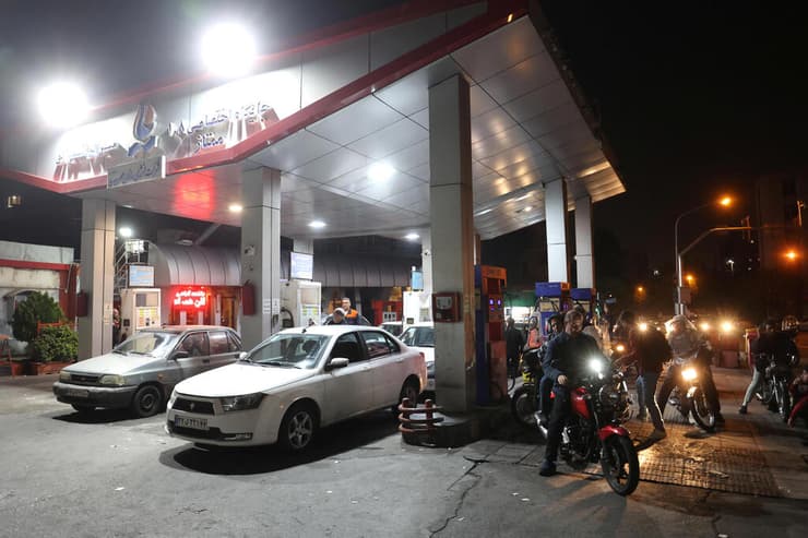 תחנת דלק ב טהרן איראן אחרי המתקפה על ישראל