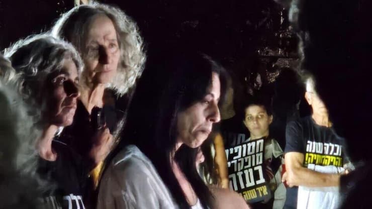 מיצג מחאה נגד בנימין נתניהו בקיסריה