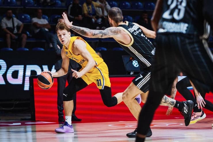 שחקן מכבי ת"א רוקאס יוקובאיטיס