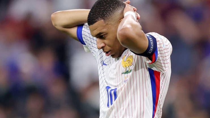 מדוע הוא לא זומן? אמבאפה (צילום: Alex Livesey/Getty Images) אמבאפה