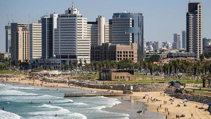 חוף הים בתל אביב (צילום: Leon Neal/Getty Images) חוף הים בתל אביב