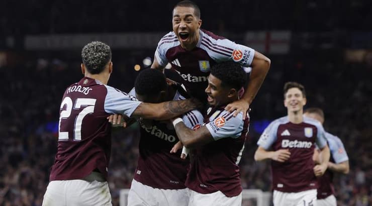 שחקני אסטון וילה באקסטזה