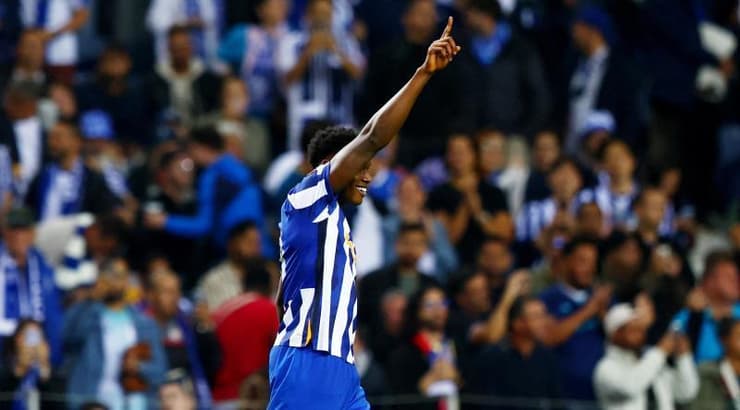 סאמו אומורדיון מאושר