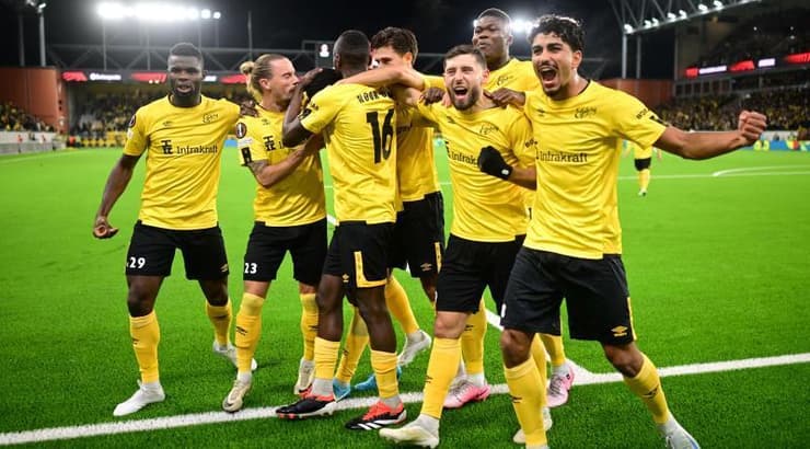 שחקני אלפסבורג חוגגים