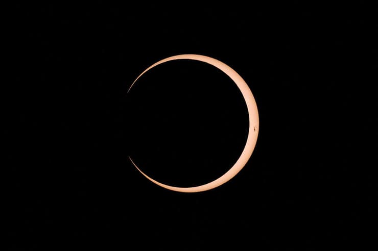 הטבעת כמעט מושלמת (צילום: REUTERS/Ivan Alvarado) הטבעת כמעט מושלמת