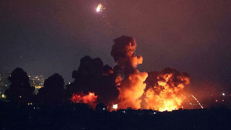 תיעוד התקיפות העוצמתיות בדאחייה 