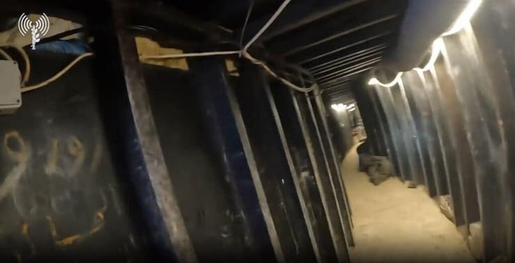 המנהרה של כוח רדואן שהושמדה (צילום: דובר צה"ל) חדרי פיקוד ושהייה ותיקי מחבלים מוכנים לפשיטה: הושמדה תשתית תת-קרקע של כוח רדואן