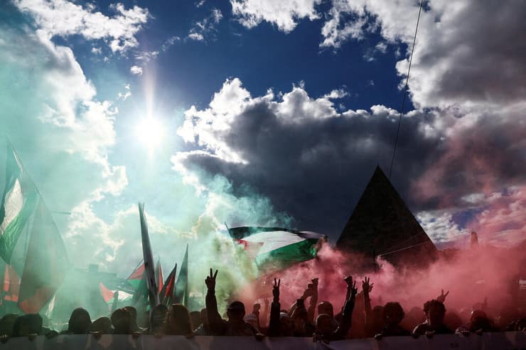 הפגנה פרו-פלסטינית לקראת ציון שנה למלחמה ב רומא איטליה