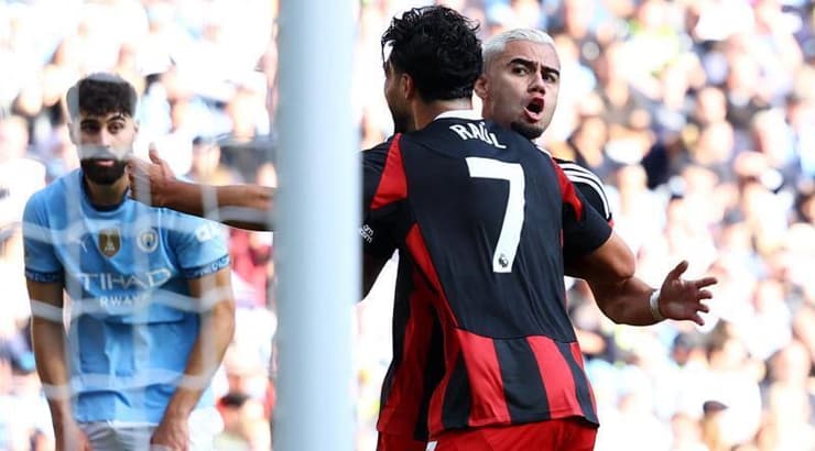 אנדראס פריירה מודה לראול חימנס (רויטרס) אנדראס פריירה מודה לראול חימנס