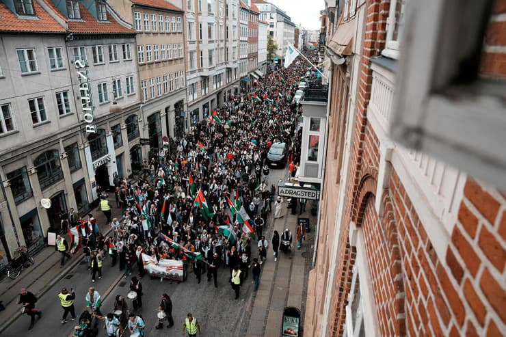 הפגנה פרו-פלסטינית לקראת ציון שנה למלחמה קופנהגן דנמרק