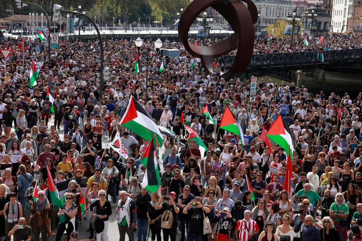 הפגנה פרו-פלסטינית לקראת ציון שנה למלחמה ב בילבאו ספרד