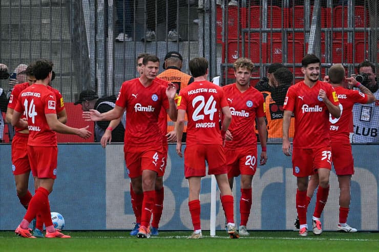 הולשטיין קיל חוגגים