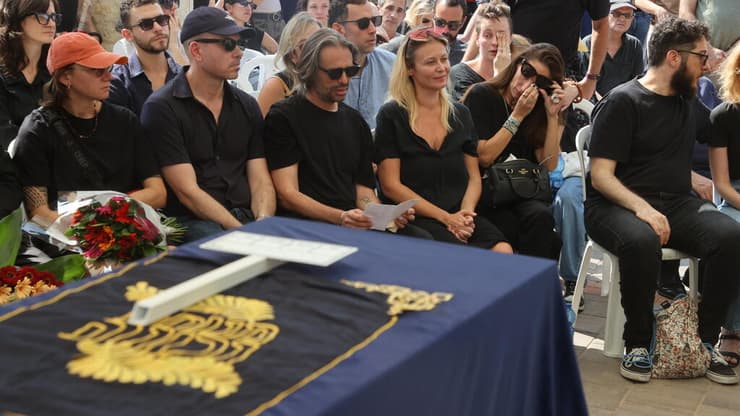 הלווייתה של נדיה סוקולנקו ז"ל שנרצחה בפיגוע ביפו בבית העלמין האזרחי במורשה