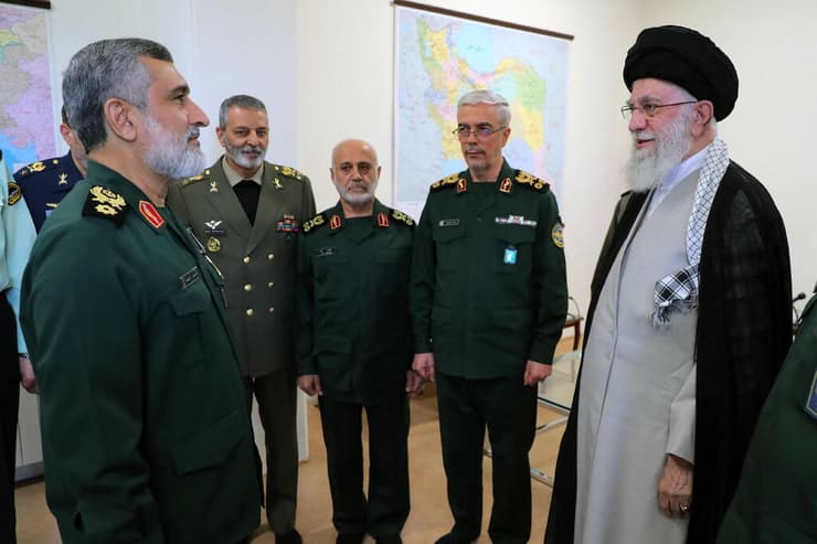 עלי חמינאי עם אמיר עלי ח'אג'יזאדה