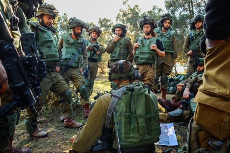 מתוך "לא גיבורים אנחנו"