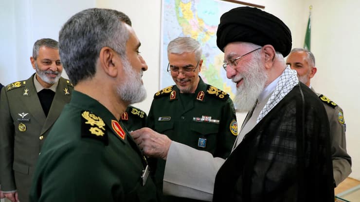 עלי חמינאי עם אמיר עלי ח'אג'יזאדה