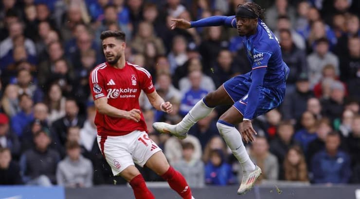 נוני מדואקה בועט